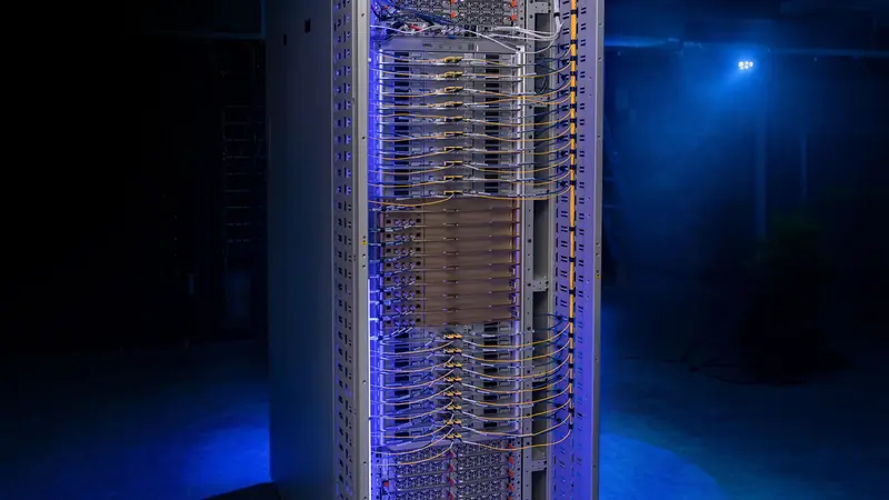 Data center rack with cabling