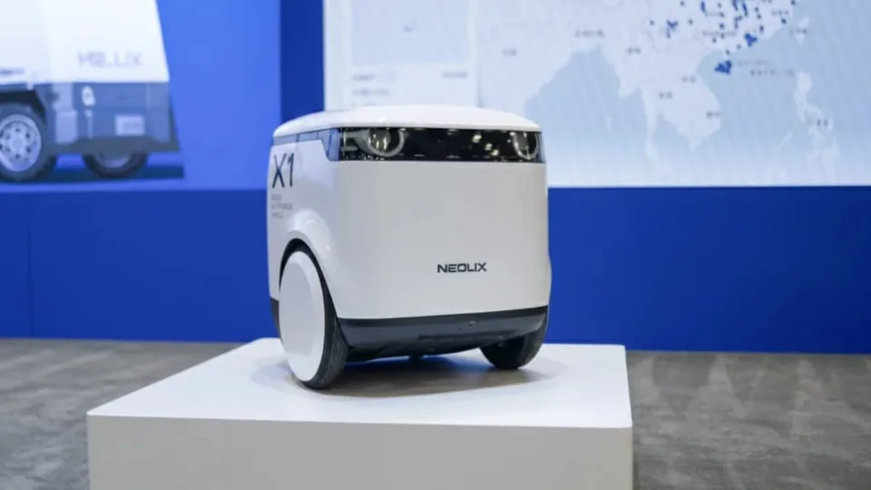 Neolix's X1 autonomous delivery vehicle on display