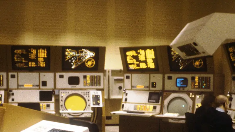 Console radar room