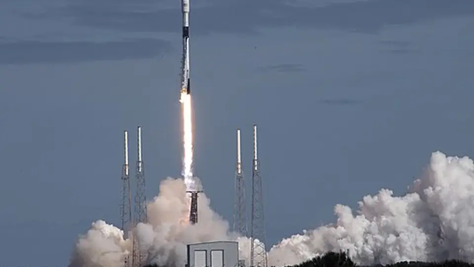 A Falcon 9 rocket launching a Starlink mission