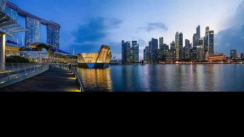 Singapore's Marina Bay at dusk